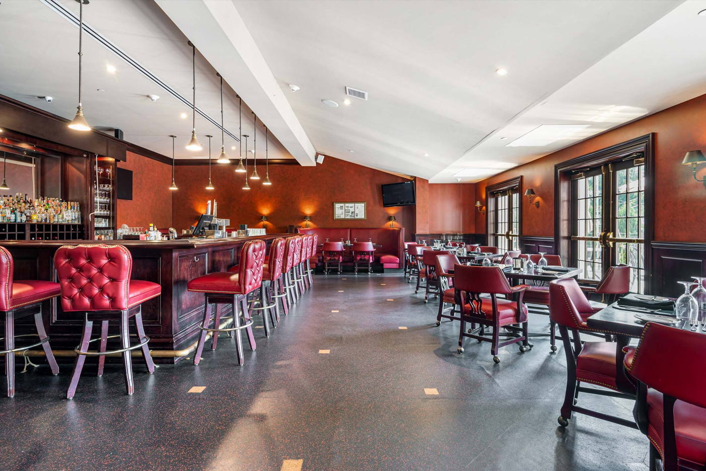 Edgeworth-bar-and-grill-hallway-shot