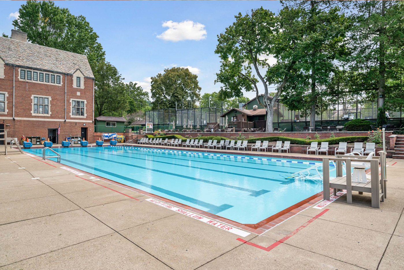 Edgeworth-pool-with-lanes